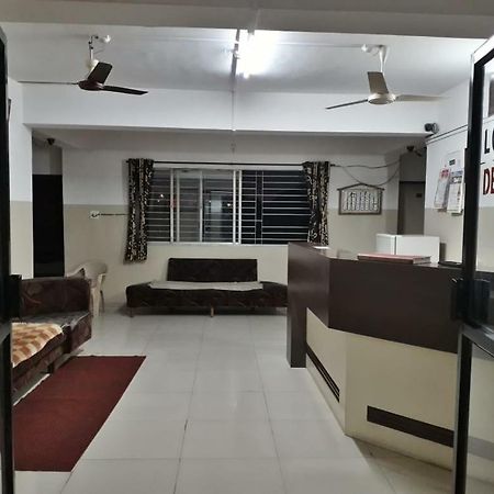 Priya Lodge Kolhapur Exteriör bild